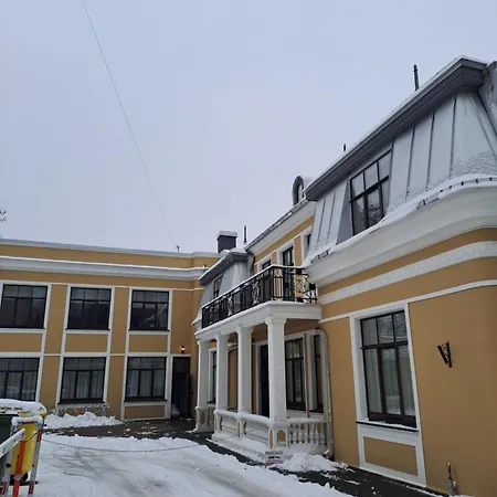Italian Embassy 3 *